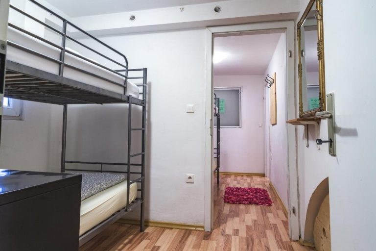 hostel-room